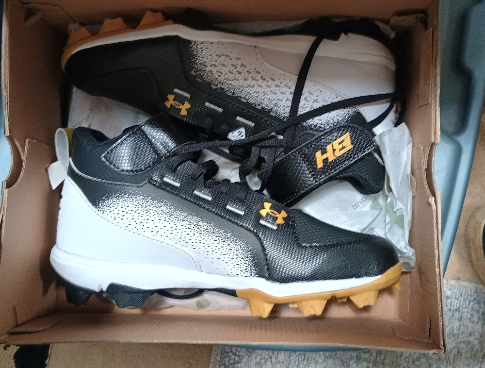 Under Armour Harper 7 Mid Men's 8 Cleats